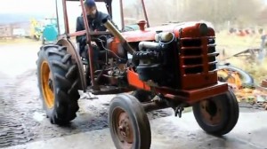 Трактор «Ужас» в Магадане « автомагадан