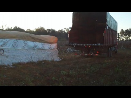 Погрузка хлопка в Магадане &laquo; автомагадан