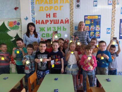 Автоинспекторы в гостях у воспитанников магаданских дошкольных учреждений в Магадане &laquo; автомагадан